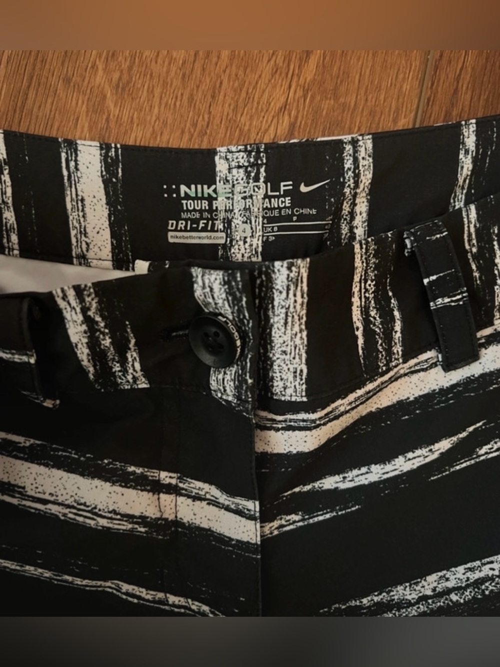 Women’s nike golf shorts - Picture 2 of 4